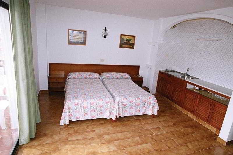 Apartamentos Orosol 2 Sant Antoni de Portmany Екстериор снимка